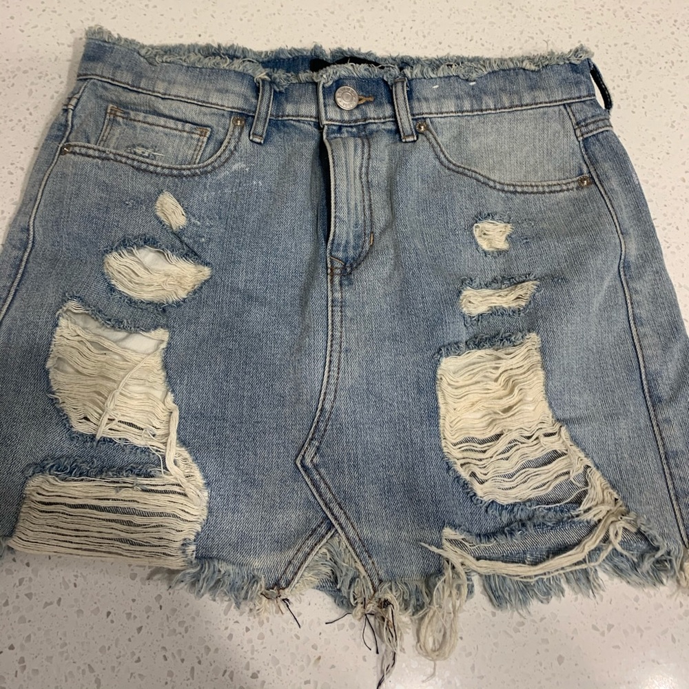 Express distressed mini skirt size 6